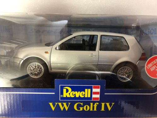 Revell Metal Volkwagen Golf IV  3 Türer Silber 1997-2003 Fertigmodell Maßstab 1:18 Neuwertig in OVP