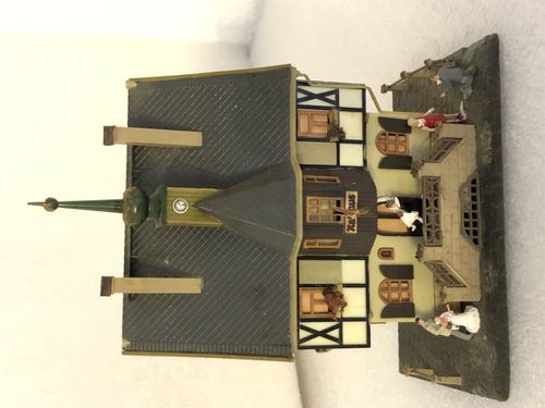 Auhagen 12350 Historisches Rathaus mit Brautpaar gebautes Modell im Maßstab 1:87 H0